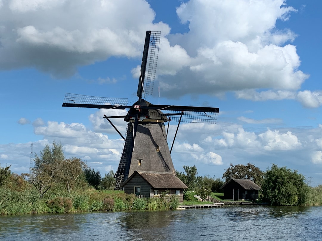 キンデルダイクの風車を発見：世界遺産 - Kinderdijk | Secret World Trip Planner