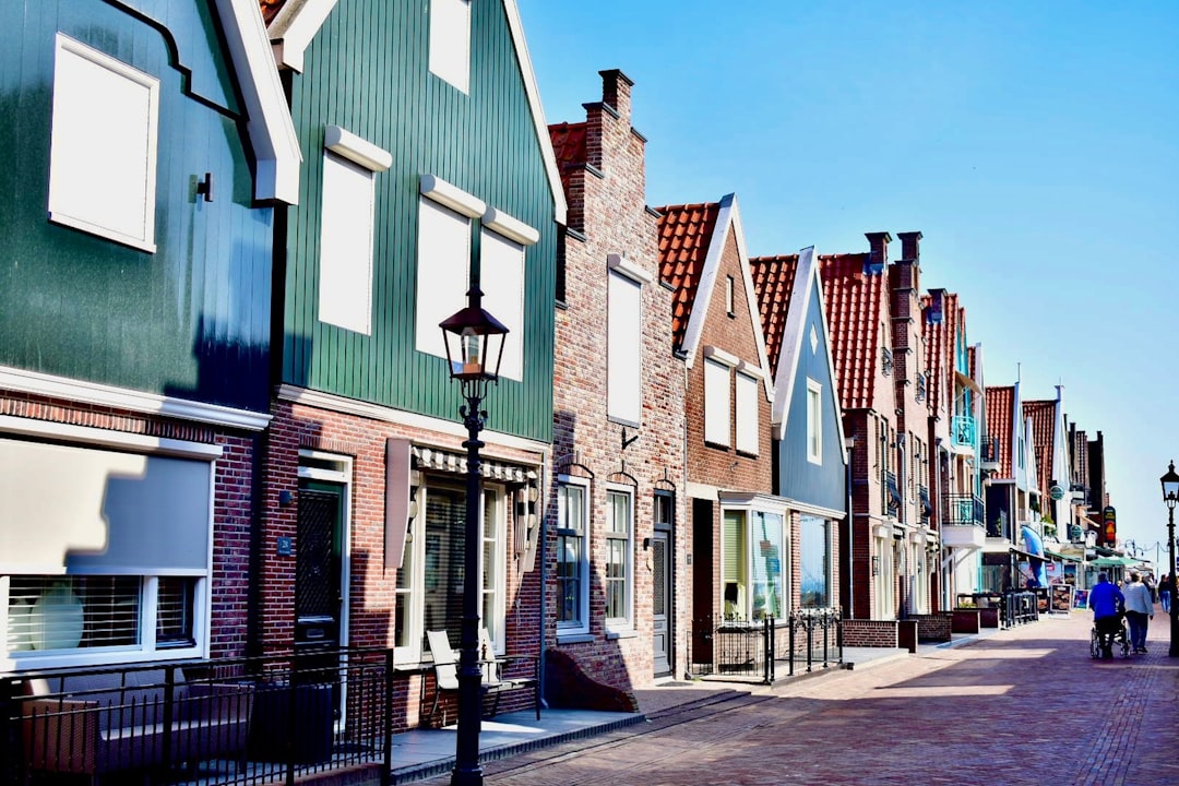 Volendam: A joia da Zuiderzee entre tradição e modernidade - Volendam | Secret World Trip Planner