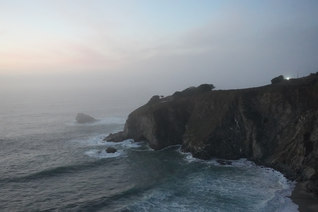 Faro de Point Sur : Un phare sur la côte californienne - Monterey | Secret World Trip Planner