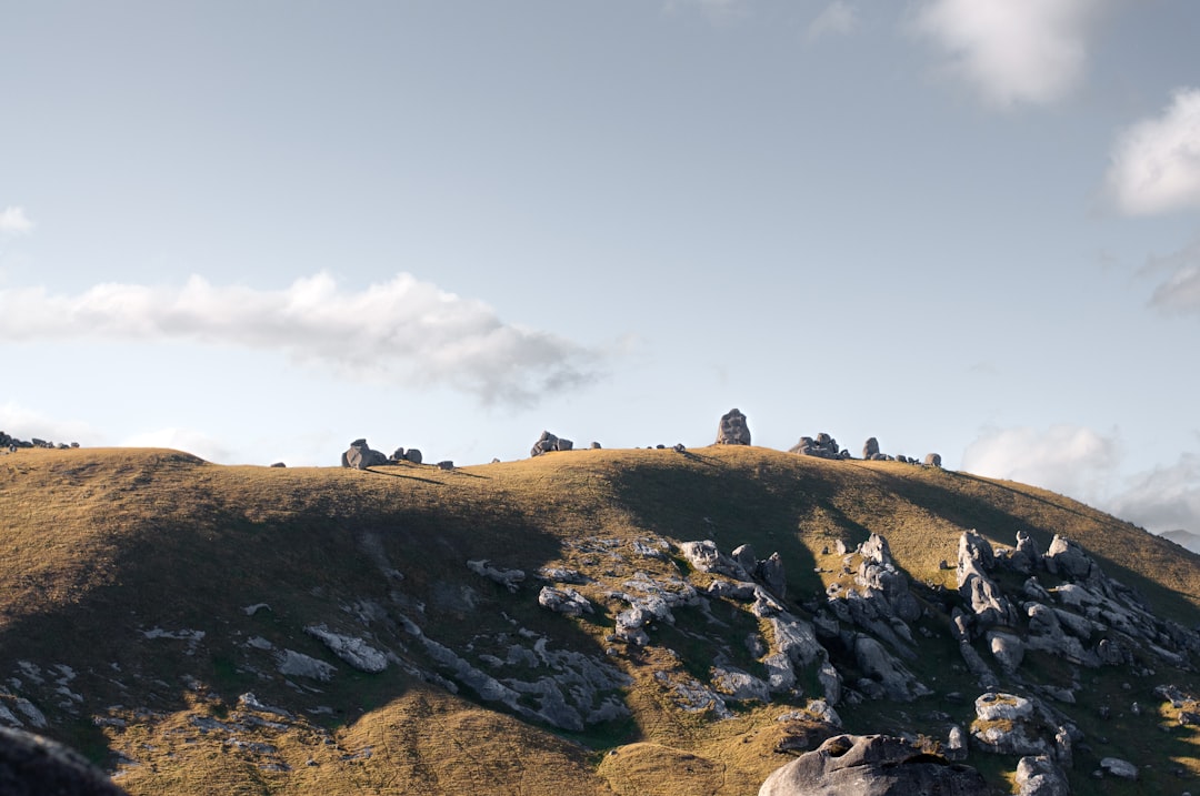 Castle Hill : Un Chef-d'Œuvre de l'Architecture Naturelle - Castle Hill 7580 | Secret World Trip Planner