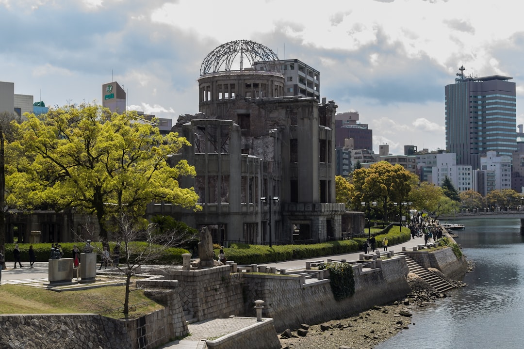 히로시마 평화 기념관: 깊은 성찰의 상징 - Hiroshima | Secret World Trip Planner