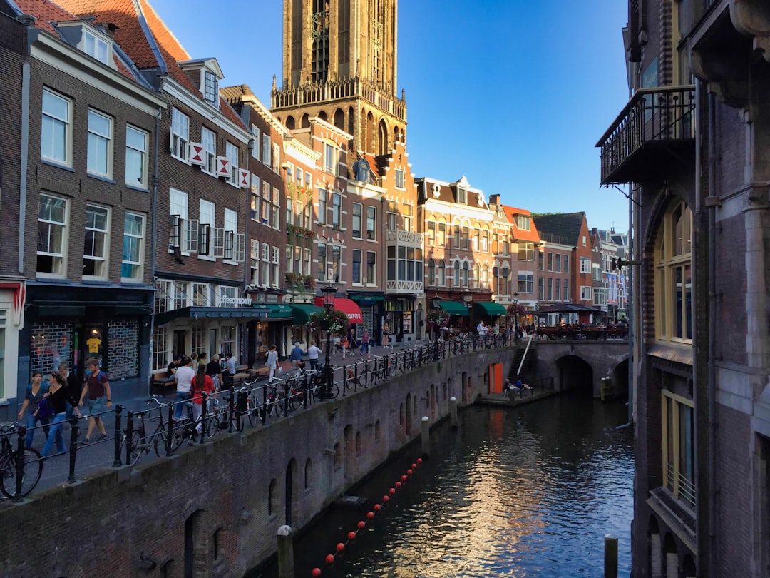 Entdecken Sie den majestätischen Domturm von Utrecht: Symbol der niederländischen Kultur - Utrecht | Secret World Trip Planner