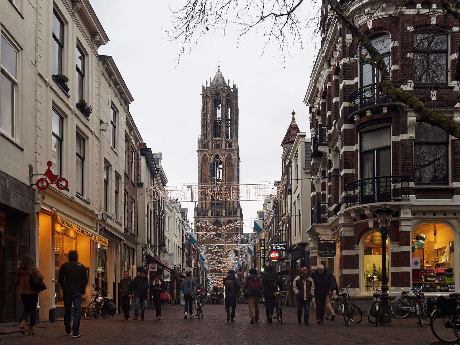 Entdecken Sie den majestätischen Domturm von Utrecht: Symbol der niederländischen Kultur - Utrecht | Secret World Trip Planner