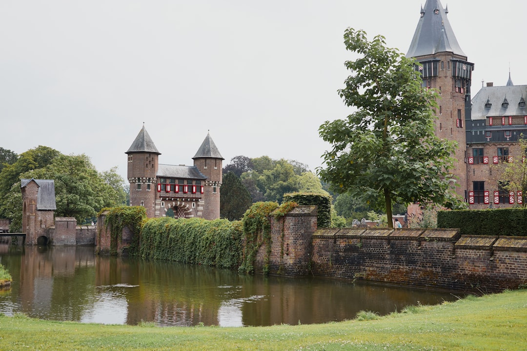 Kasteel De Haar: Uma Viagem pelo Coração da História Holandesa - Utrecht | Secret World Trip Planner