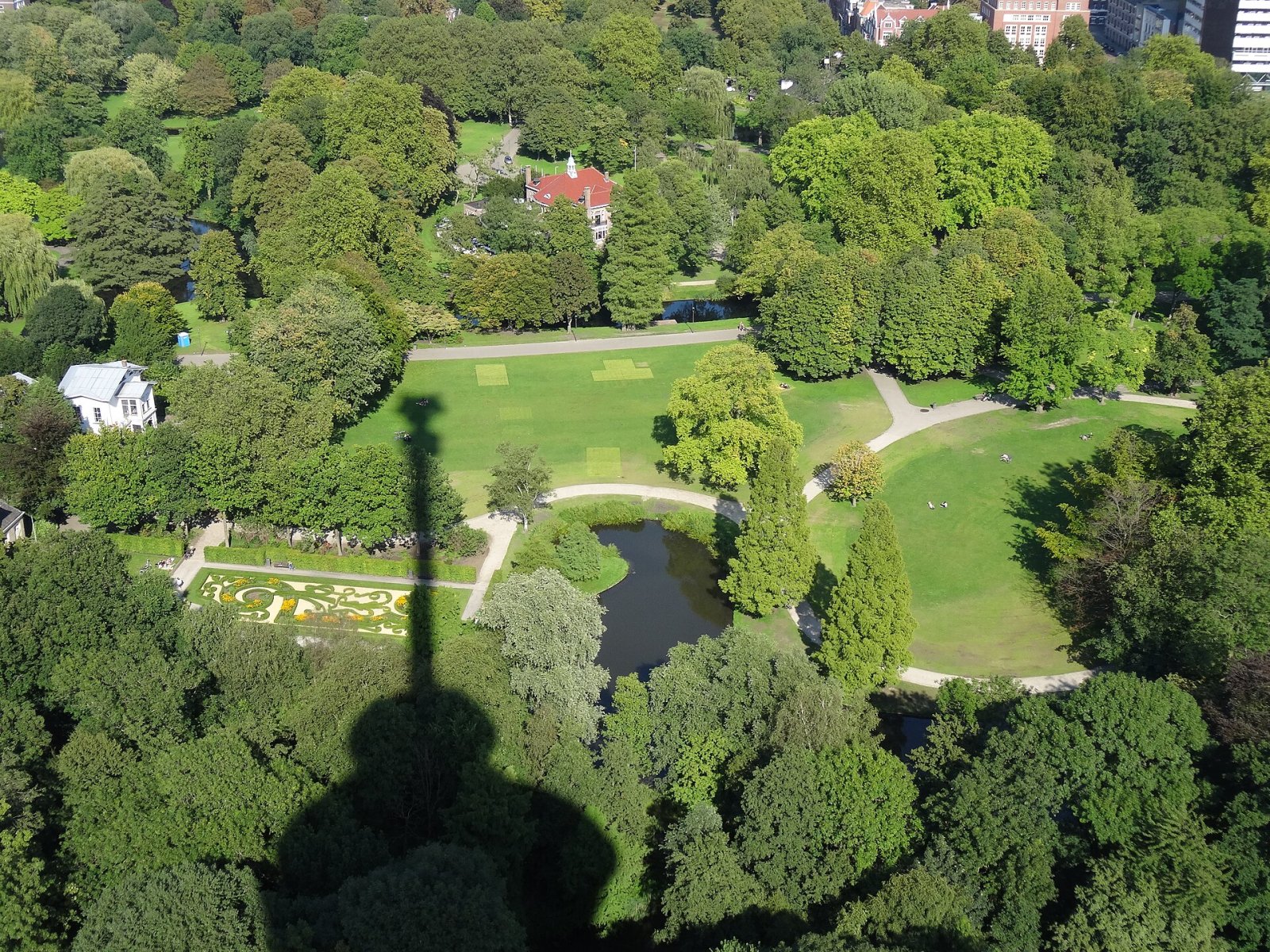 ロッテルダムのユーロマストを発見：忘れられない体験 - Rotterdam | Secret World Trip Planner
