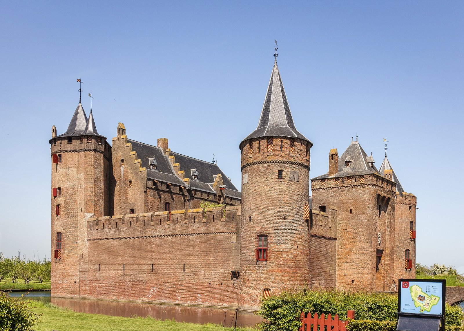 Muiderslot Castle: A Journey Through Dutch History - Muiden | Secret World Trip Planner