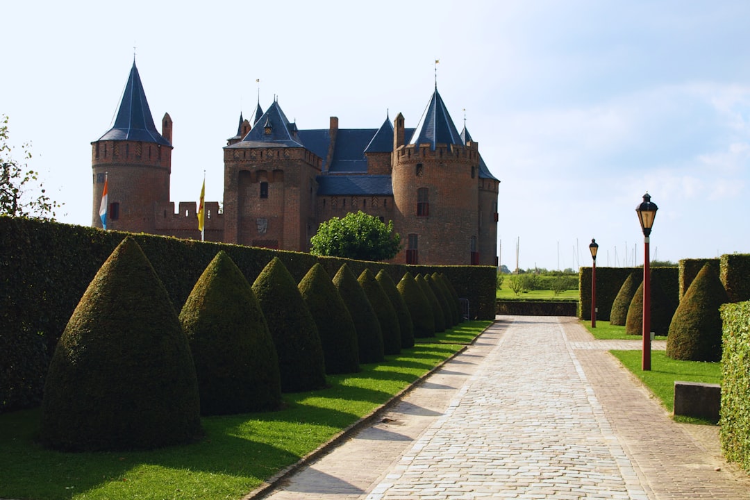 Muiderslot Castle: Eine Reise in die Geschichte der Niederlande - Muiden | Secret World Trip Planner