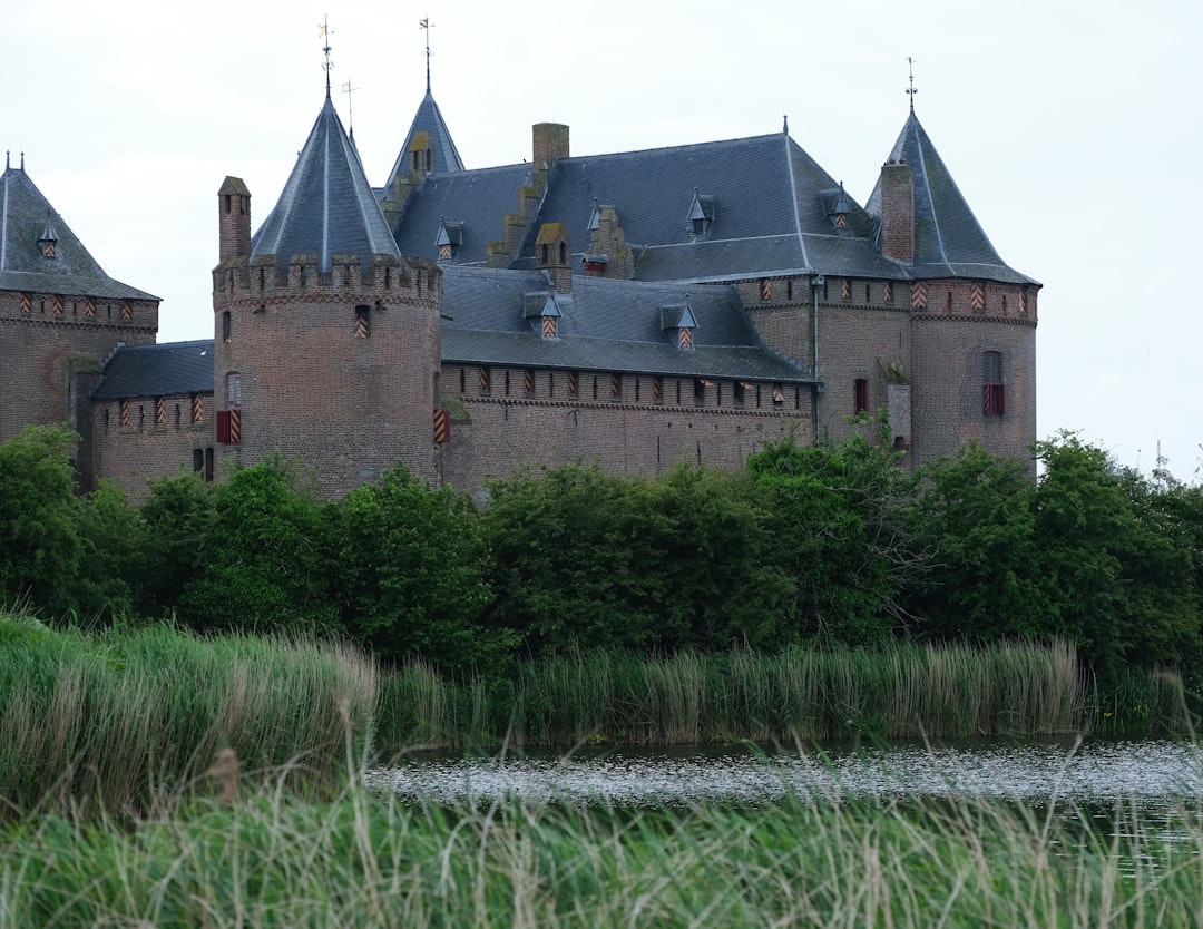 Muiderslot城：オランダの歴史への旅 - Muiden | Secret World Trip Planner