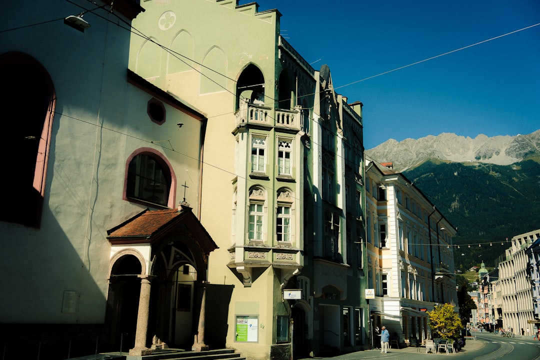 Entdecken Sie die Altstadt von Innsbruck: Geschichte und Schönheiten im Herzen Tirols - Innsbruck | Secret World Trip Planner