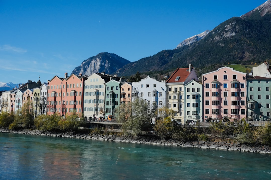 Découvrez la vieille ville d'Innsbruck : Histoire et Beautés du Cœur du Tyrol - Innsbruck | Secret World Trip Planner