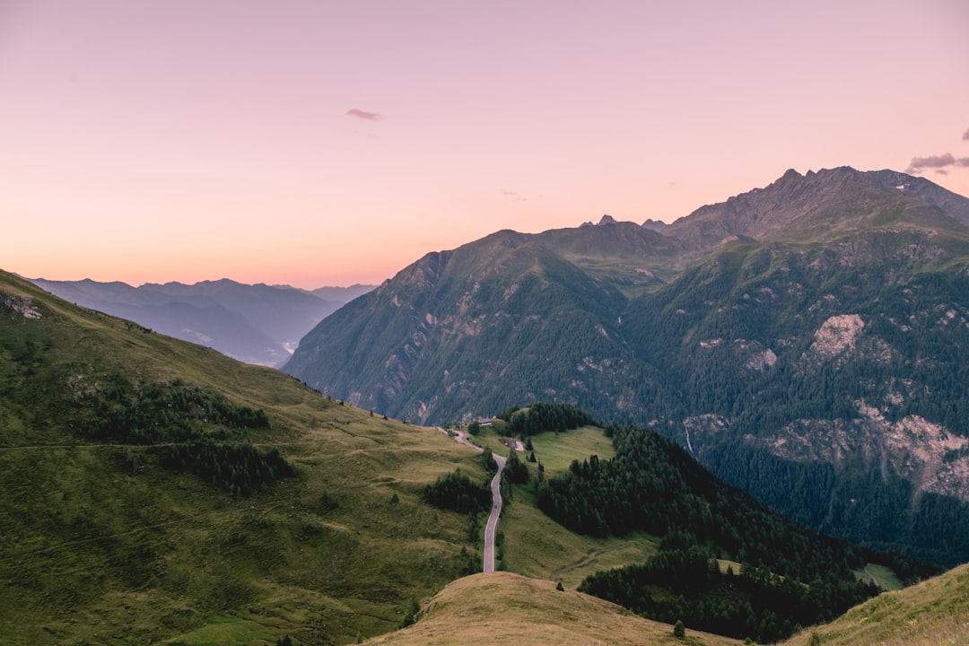 Descubre la Grossglockner High Alpine Road: un viaje inolvidable - Winkl | Secret World Trip Planner