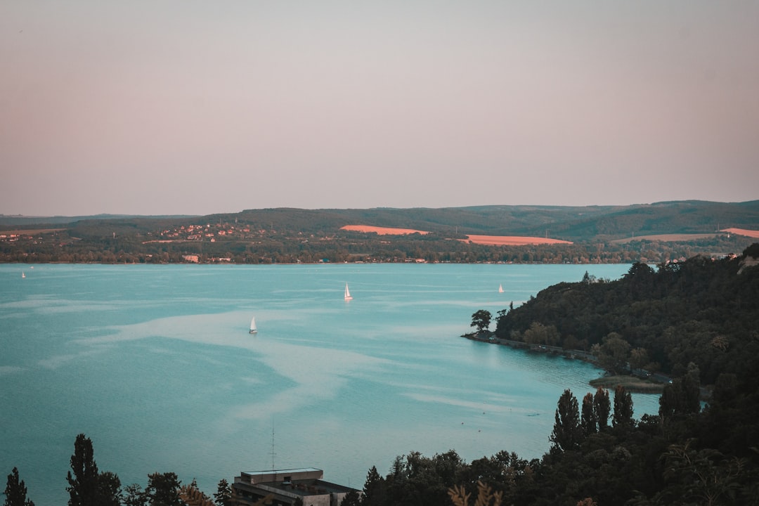 Scopri la Penisola di Tihany: un gioiello naturale in Ungheria - Tihany | Secret World Trip Planner