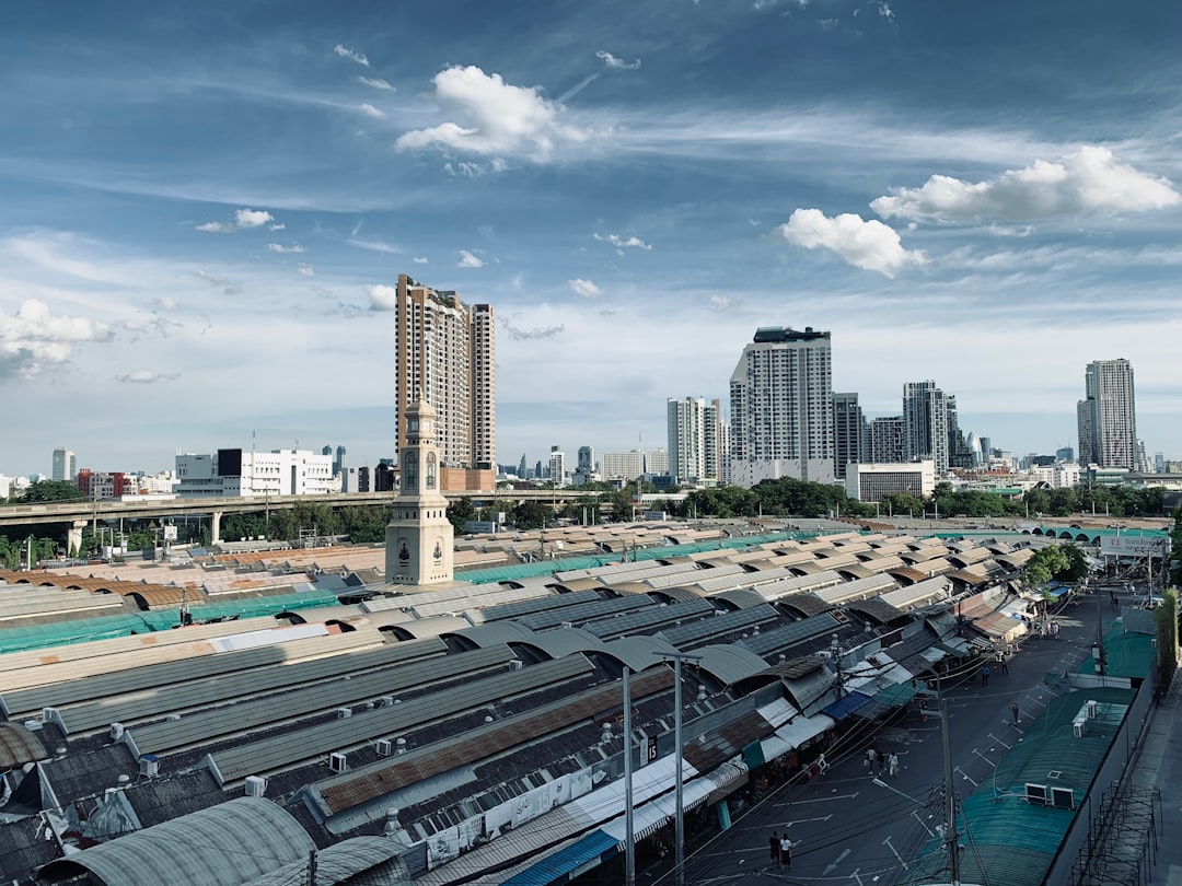 Entdecke den Chatuchak-Markt in Bangkok: Farbenpracht - Khet Chatuchak | Secret World Trip Planner