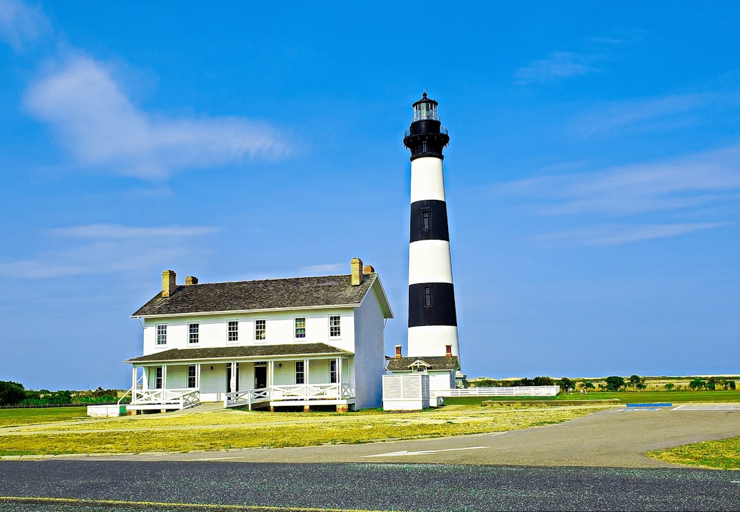 Descubra o Faro de Bodie Island: Uma Viagem no Tempo - Nags Head | Secret World Trip Planner