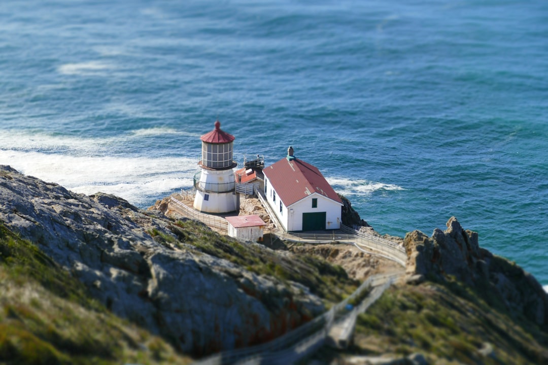 À la découverte du phare de Point Reyes : voyage entre mer et histoire - Inverness | Secret World Trip Planner