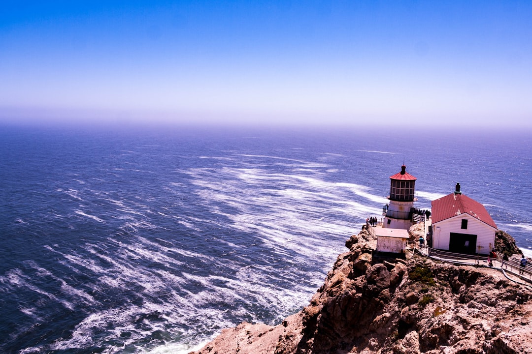 À la découverte du phare de Point Reyes : voyage entre mer et histoire - Inverness | Secret World Trip Planner