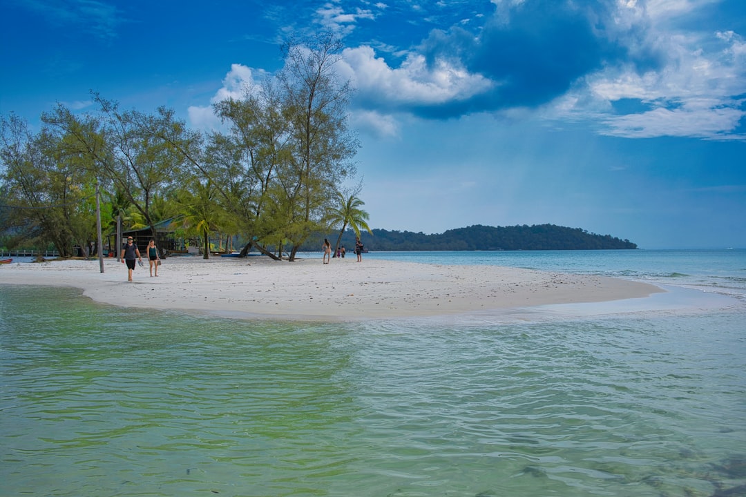 高龙岛的魔幻日落:一个隐藏的天堂 - Koh Rong | Secret World Trip Planner