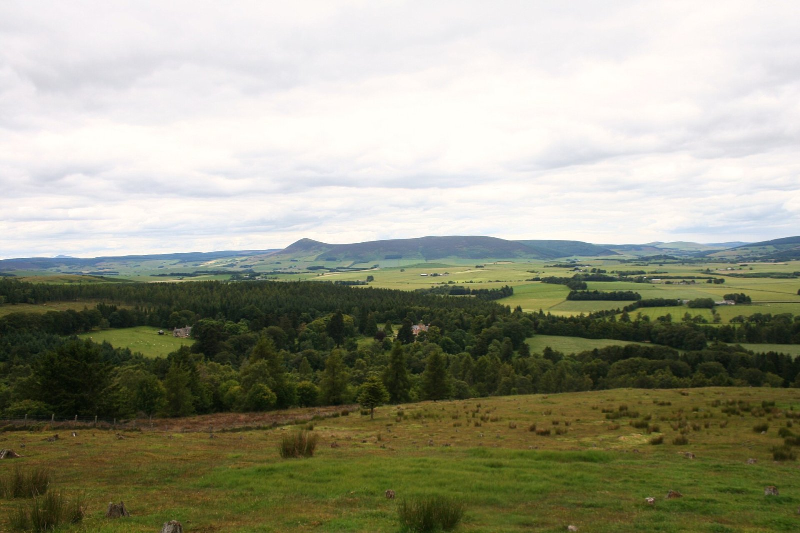 Descubre el encanto de Tap o' Noth en Escocia - 942R+J8 Huntly | Secret World Trip Planner