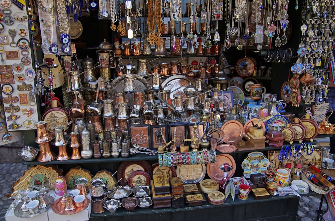 Le Marché de Gjirokastra : Voyage au Coeur des Saveurs — Rruga Ismail Kadare