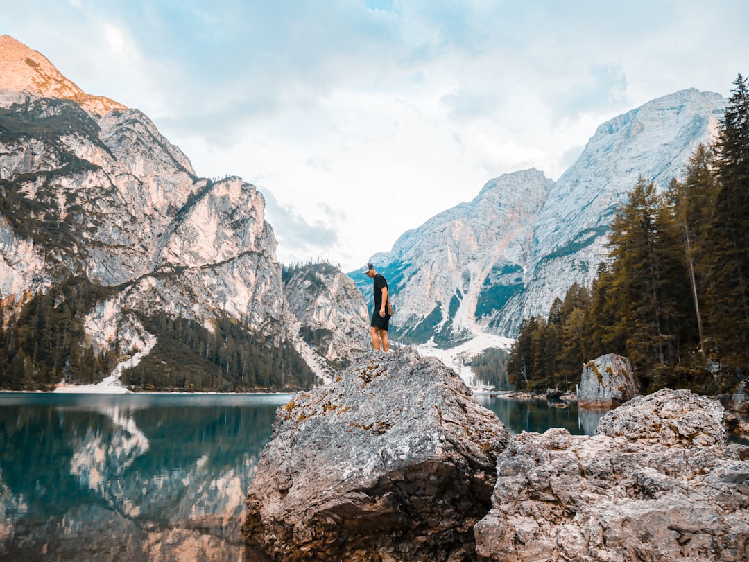 Wanderungen am Pragser Wildsee: Ein verstecktes Paradies - St.Veit | Secret World Trip Planner