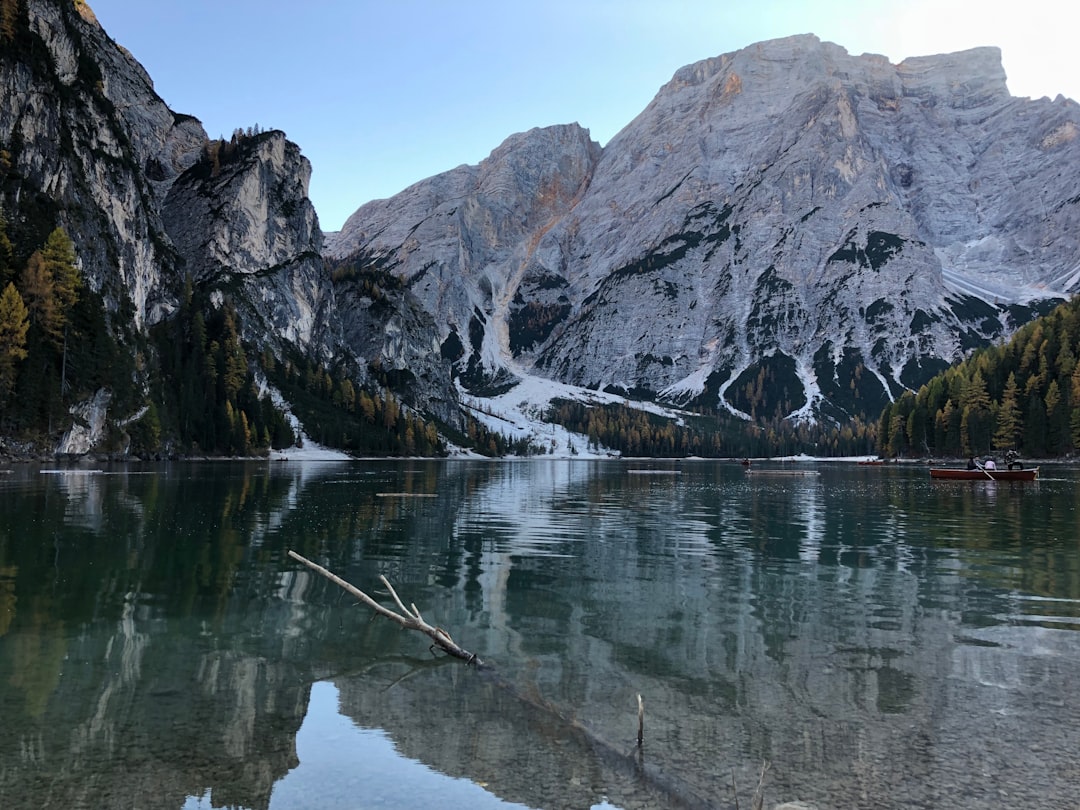 Excursiones al Lago di Braies: Un Paraíso Escondido - St.Veit | Secret World Trip Planner