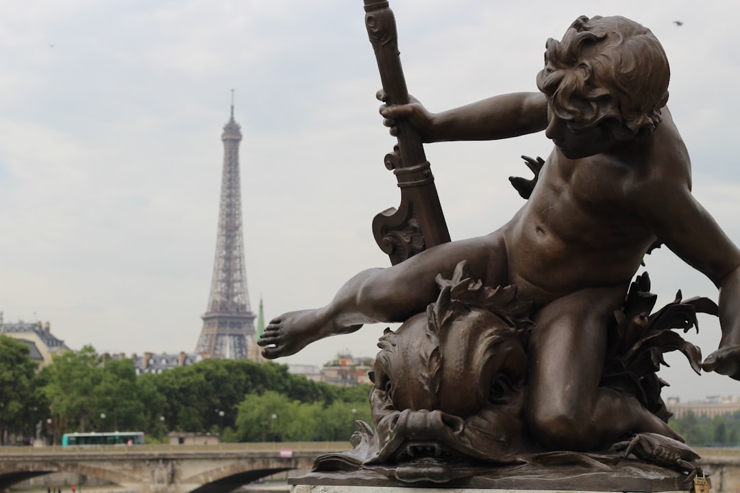 Le Pont Alexandre III : Un Chef-d'œuvre de Paris - Pont Alexandre III | Secret World Trip Planner