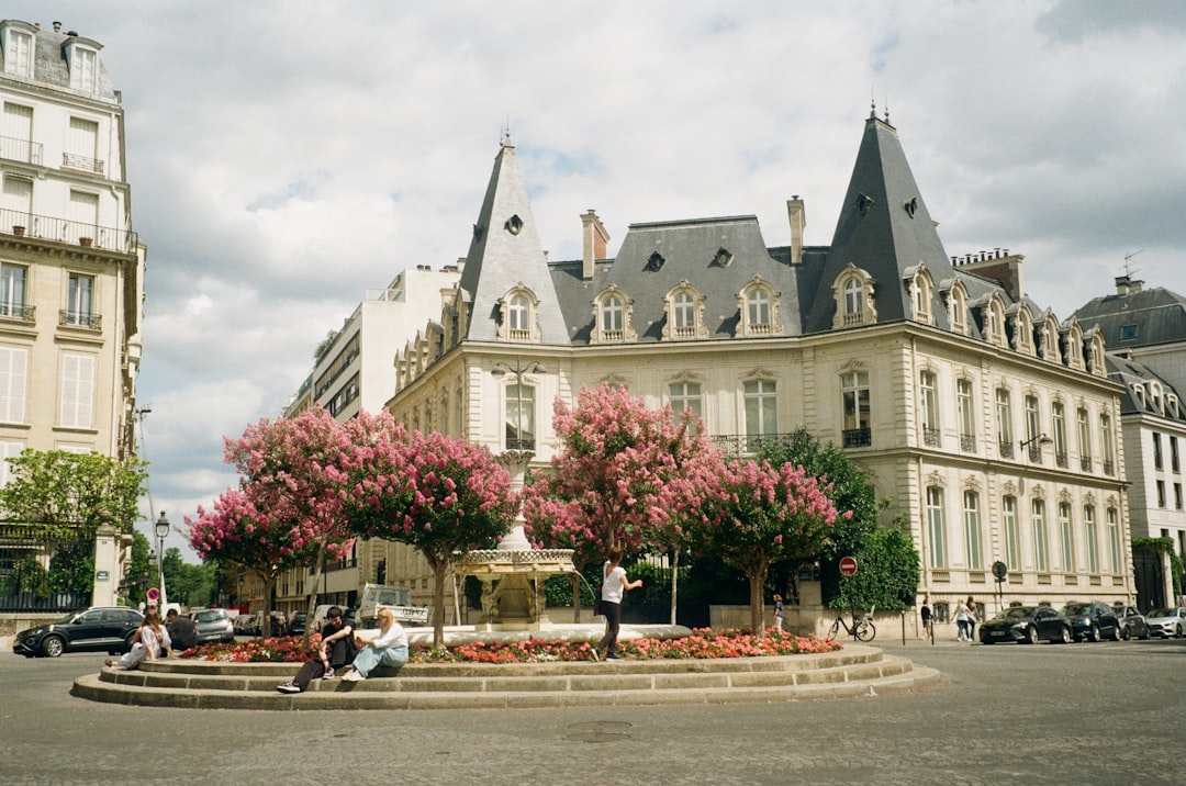 알렉산드르 3세 다리: 파리의 걸작 - Pont Alexandre III | Secret World Trip Planner
