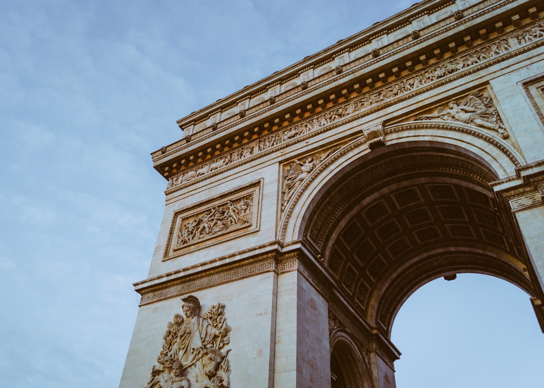 Arco di Trionfo del Carosello: Un Ponte Tra Storia e Bellezza - Pl. du Carrousel | Secret World Trip Planner