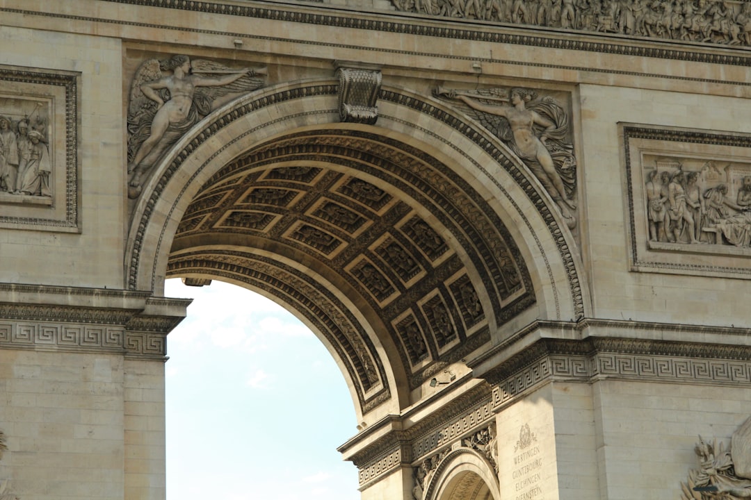Arco di Trionfo del Carosello: Un Ponte Tra Storia e Bellezza - Pl. du Carrousel | Secret World Trip Planner