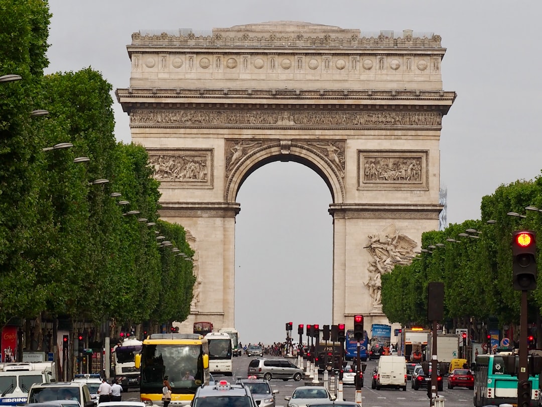 Arco di Trionfo del Carosello: Brücke zwischen Geschichte und Schönheit - Pl. du Carrousel | Secret World Trip Planner