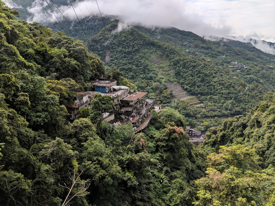 Scopri la Magia di 下橫坑山: Un Paradiso Naturale in Taiwan - Hualong Village | Secret World Trip Planner