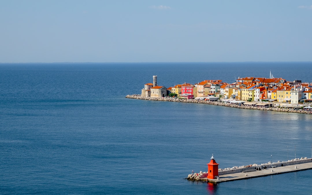 Descubra a Promenada Piran: Um Paraíso Panorâmico - Prešernovo nabrežje | Secret World Trip Planner