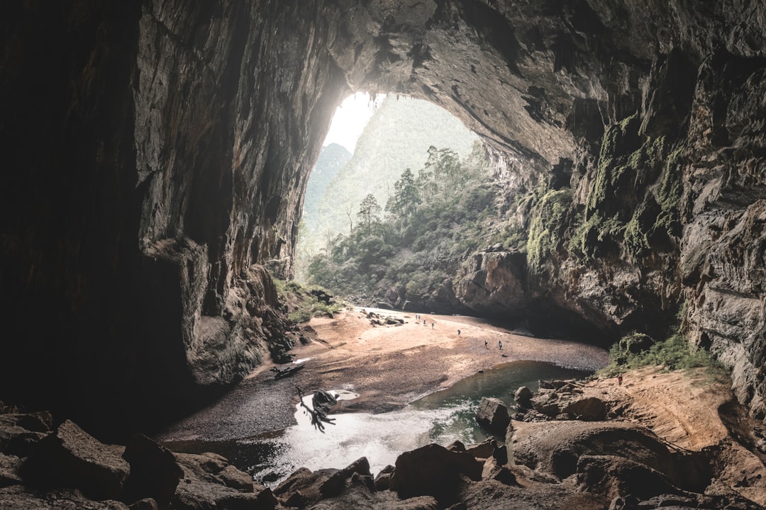 Explorer la Magie de la Grotte de Ta Phin au Vietnam - Ta Phin | Secret World Trip Planner