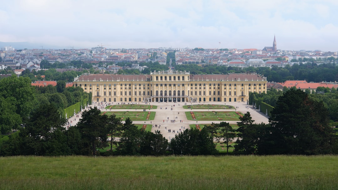 Panorami Incantevoli al Parco del Castello di Schönbrunn - Schönbrunner Schloßstraße 47 | Secret World Trip Planner