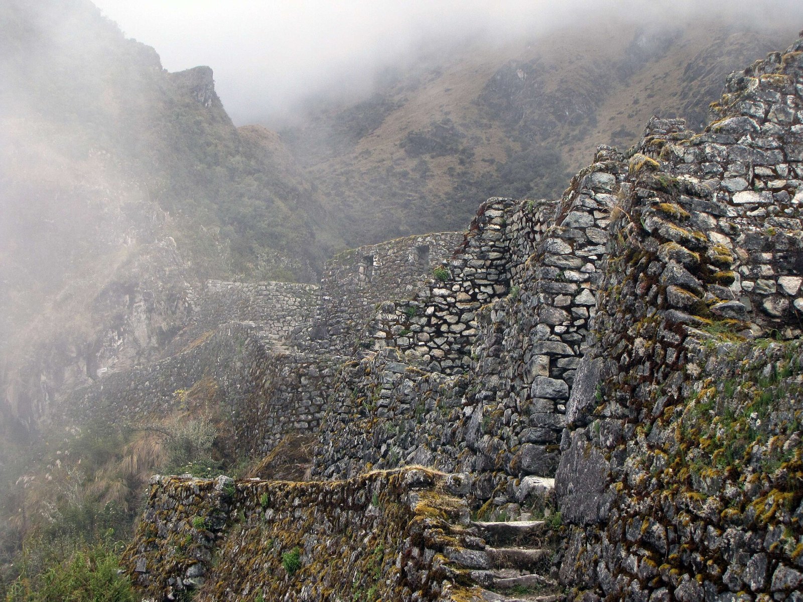 Esplorando Sayacmarca: Un gioiello archeologico del Perù - Aguas Calientes | Secret World Trip Planner