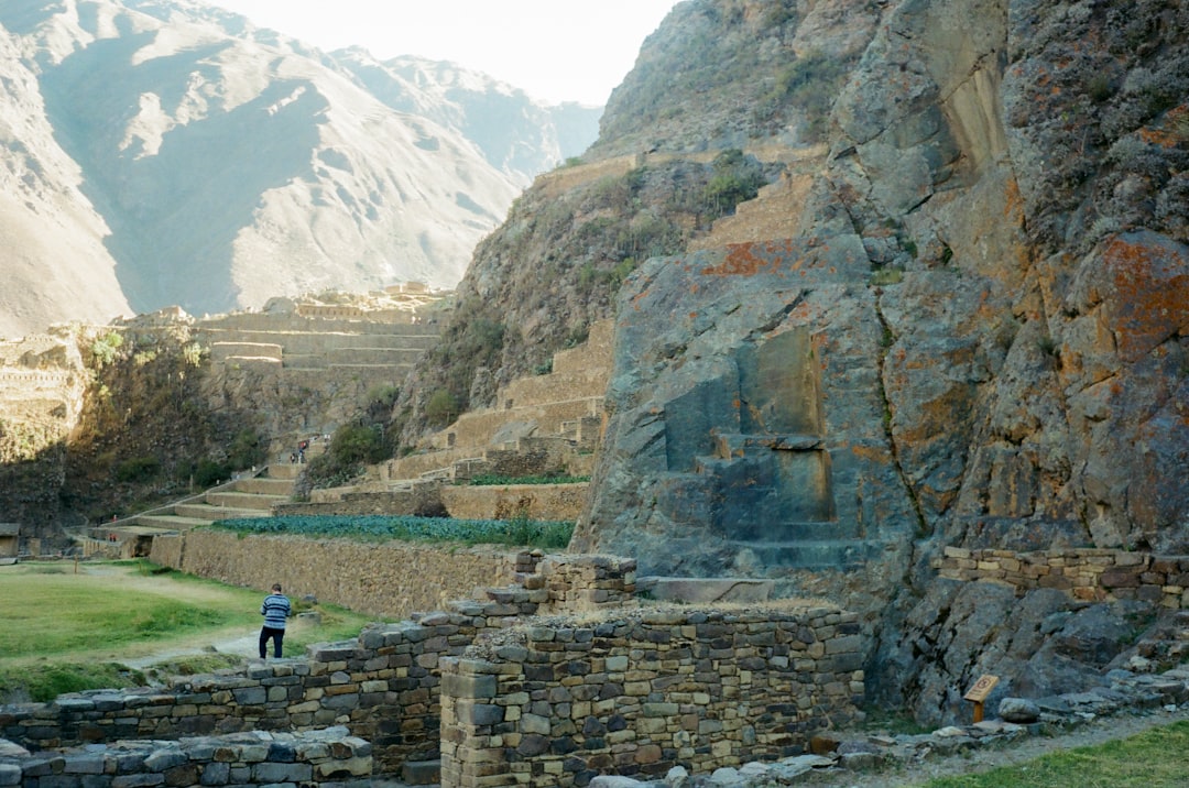 Explore o sítio arqueológico RumiWasi no Peru - Cusco | Secret World Trip Planner