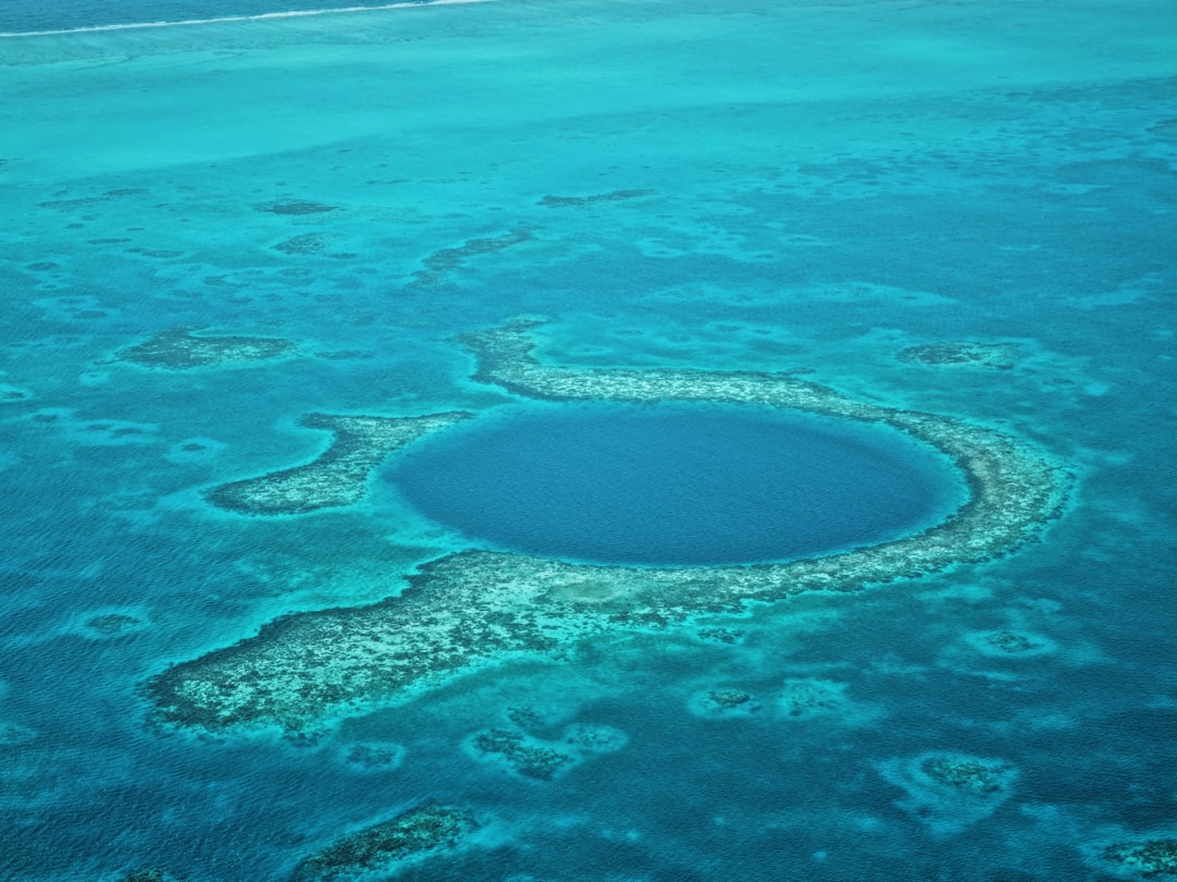 Le Grand Trou Bleu : Un Paradis Sous-Marin au Belize | Secret World Trip Planner