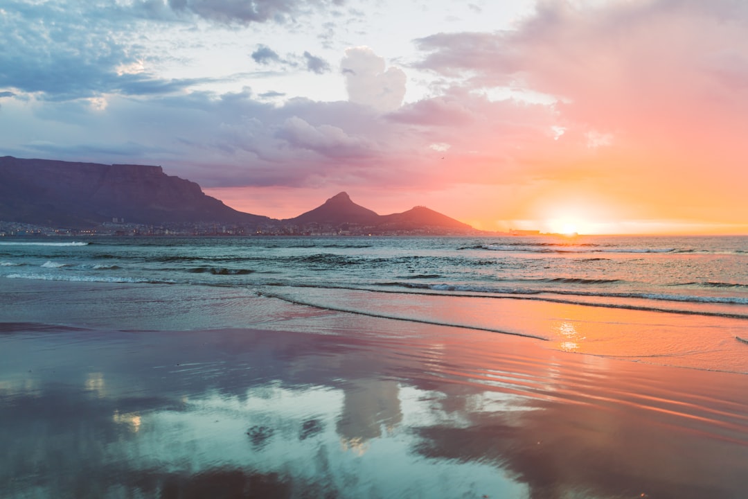 Sundowner: El Atardecer Oculto de Ramsgate - Yacht Marina | Secret World Trip Planner