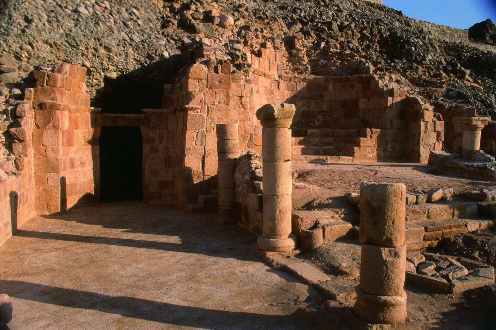 Explore la grotte de Lot : un voyage dans l'histoire de la Jordanie - 2GW3+P4 Gawr as-Safi | Secret World Trip Planner
