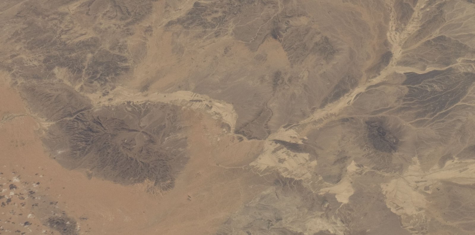 Entdecke Jabal al Buruk: ein Naturparadies in Ägypten - Al Brok | Secret World Trip Planner