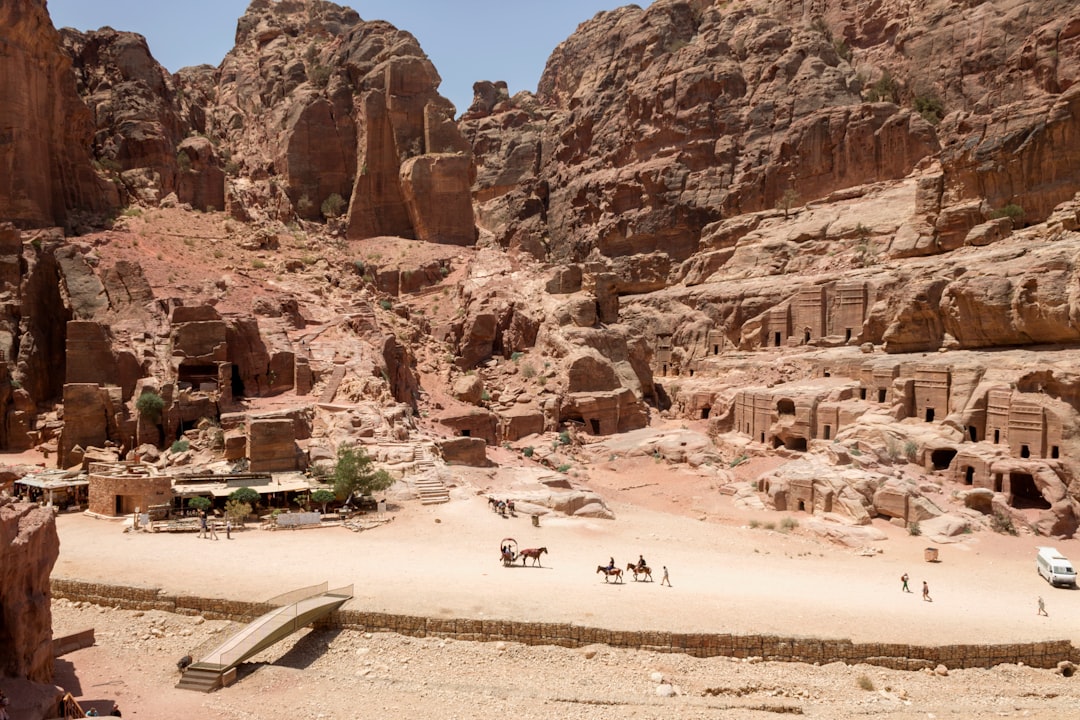 Kawm Maksar: Un Angolo di Natura in Giordania - 8GXM+X8 Sabha | Secret World Trip Planner