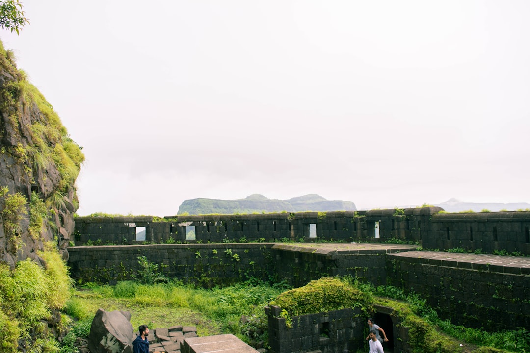 卡拉洞穴：历史中的隐藏宝藏 - Lonavala | Secret World Trip Planner