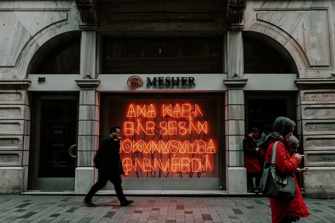 Descubra os Mercados da Medina de Susa - Rue el Aghalba | Secret World Trip Planner