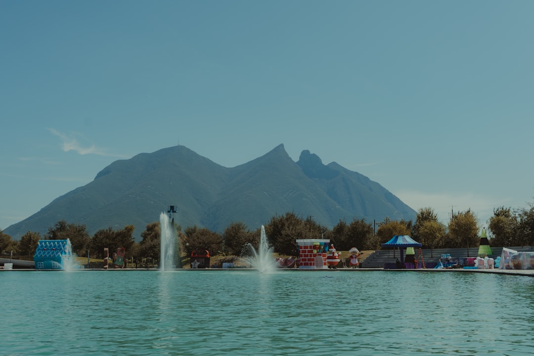 Explorer les sentiers cachés du Cerro de la Silla - Monterrey | Secret World Trip Planner