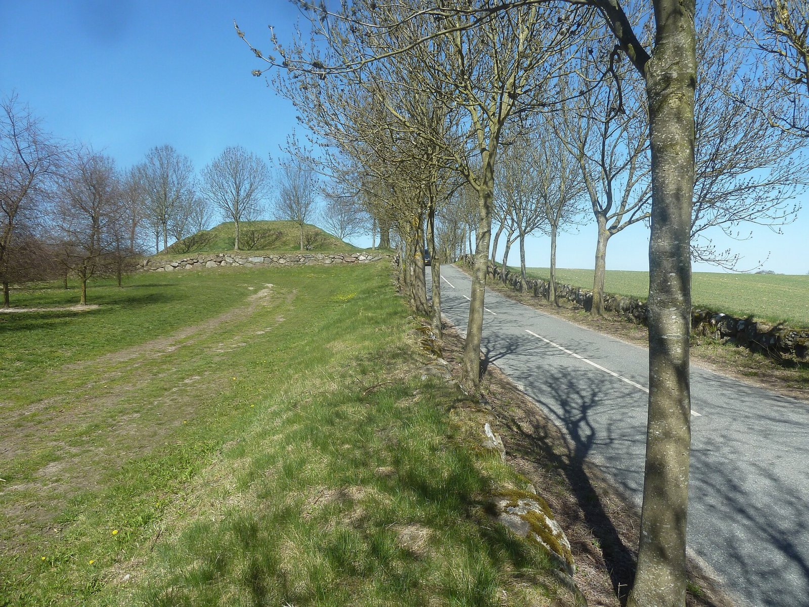 Entdecken Sie Gyngehøj: ein historischer Hügel in Dänemark - P795+CP Smorum | Secret World Trip Planner