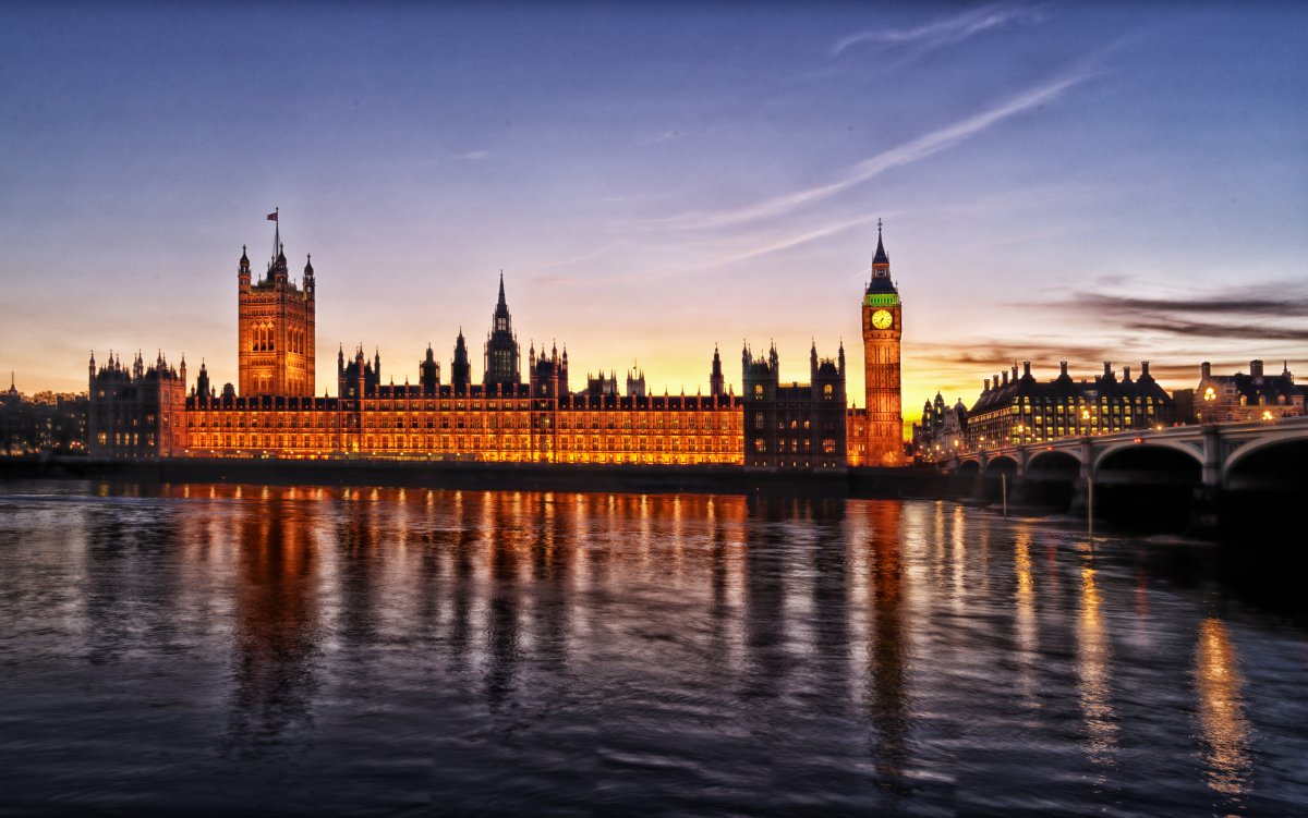 Palácio de Westminster: O Coração Político de Londres - Londra SW1A 0AA | Secret World Trip Planner