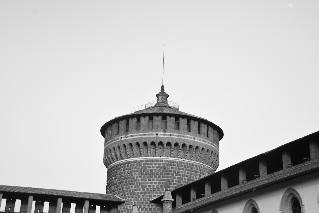Scopri il Castello Sforzesco: tesori nascosti a Milano - Piazza Castello | Secret World Trip Planner