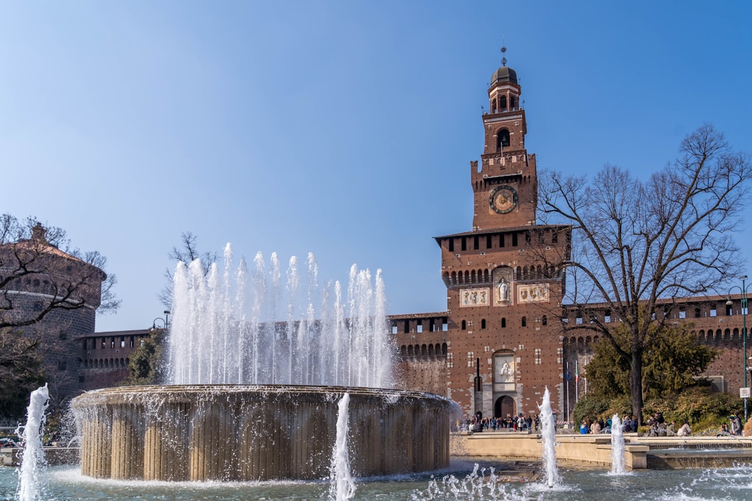 Découvrez le Château Sforza : trésors cachés à Milan - Piazza Castello | Secret World Trip Planner