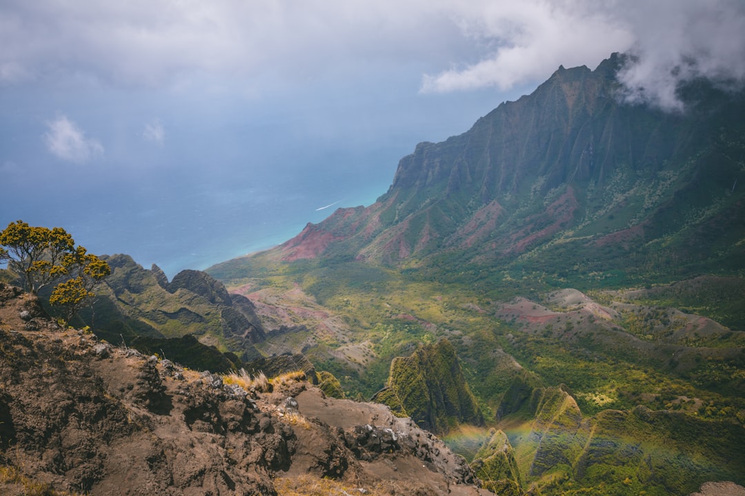 Descubra as Praias da Costa Nā Pali: Um Paraíso Natural - Contea di Kauai | Secret World Trip Planner