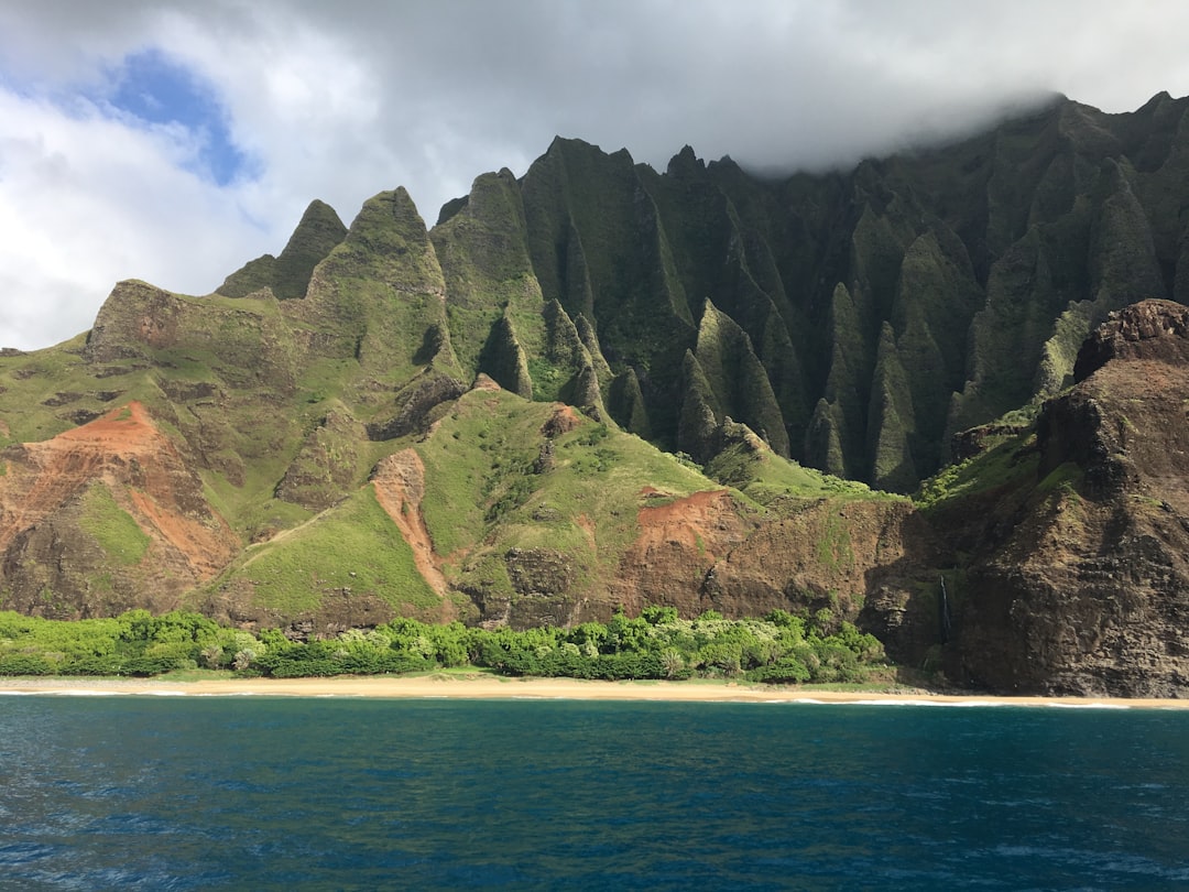 探索Nā Pali海岸的沙滩：自然的天堂 - Contea di Kauai | Secret World Trip Planner